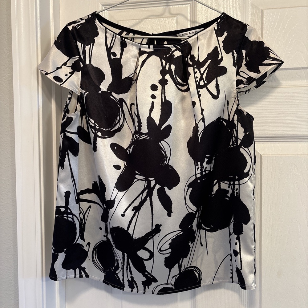 Marks & Spencer AUTOGRAPH Black and White Abstract Blouse. Size 4. EUC